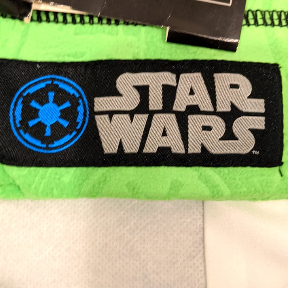 Star Wars Green Beanie - Picture 2 of 5